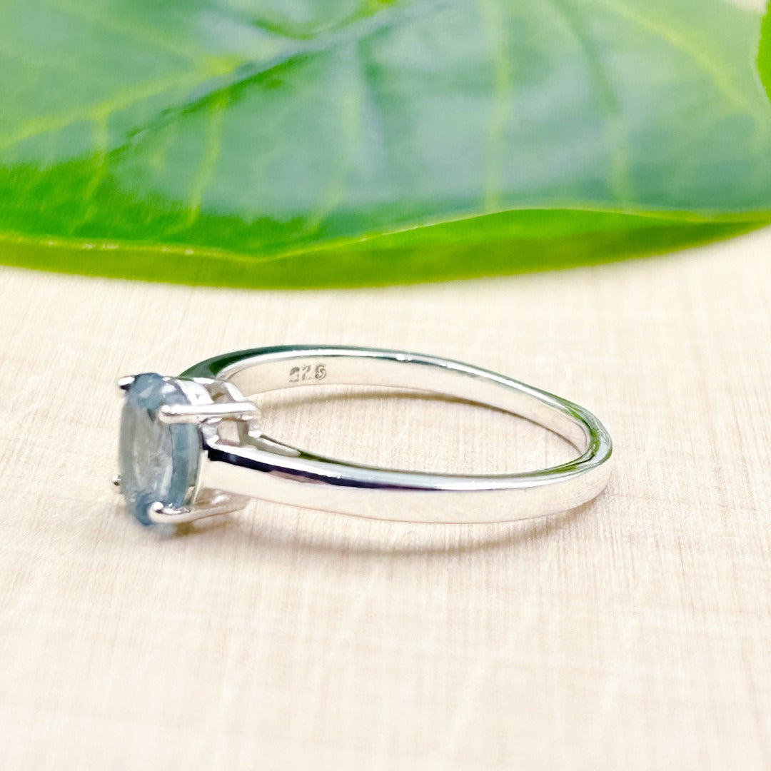 Blue Topaz Oval 7x5 Sterling Silver Ring Size 8