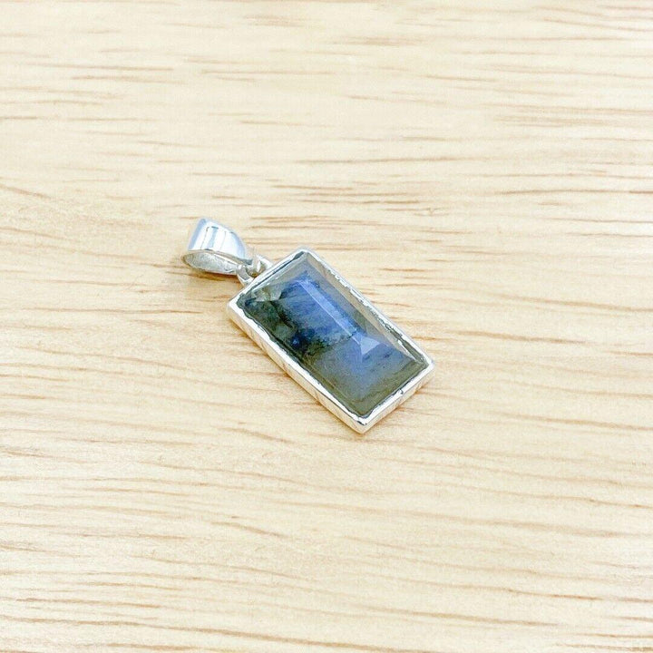 Labradorite Sterling Silver Pendant ( 529695 )