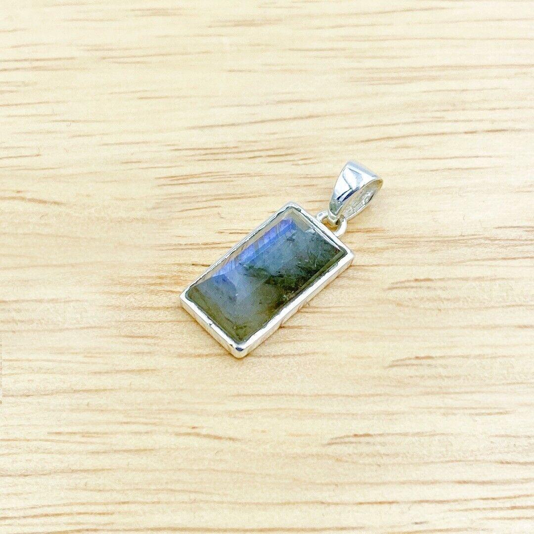Labradorite Sterling Silver Pendant ( 529695 )