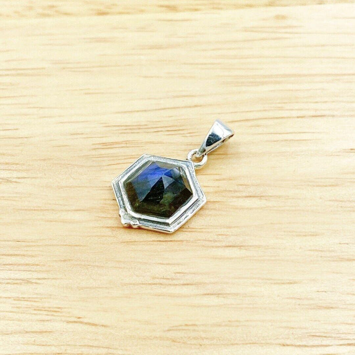 Labradorite Sterling Silver Pendant ( 411328 )