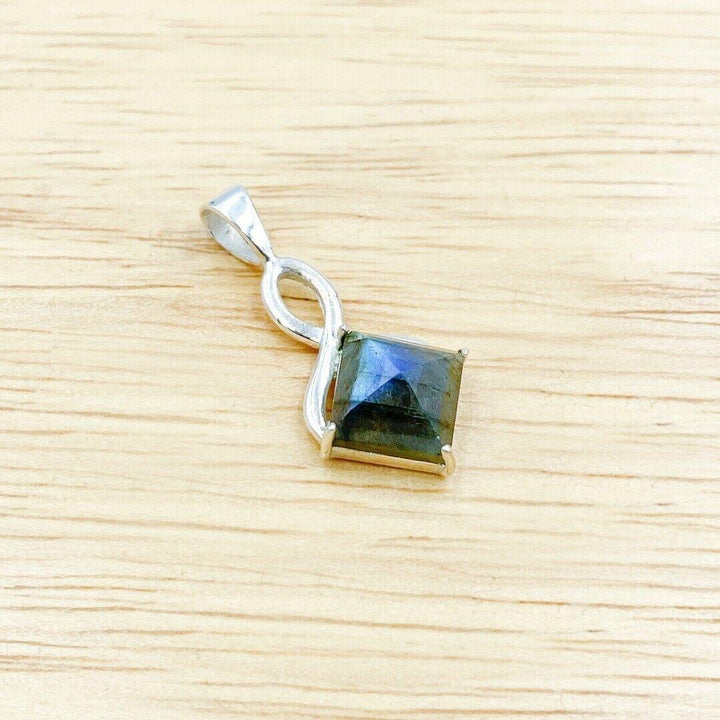 Labradorite Sterling Silver Pendant ( 463074 )