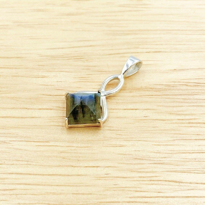 Labradorite Sterling Silver Pendant ( 463074 )