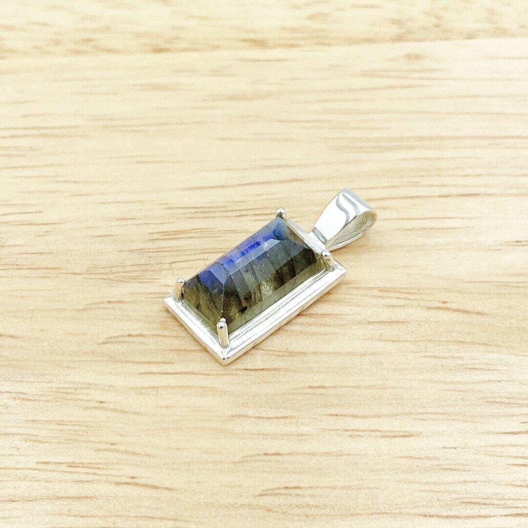 Labradorite Sterling Silver Pendant ( 973514 )