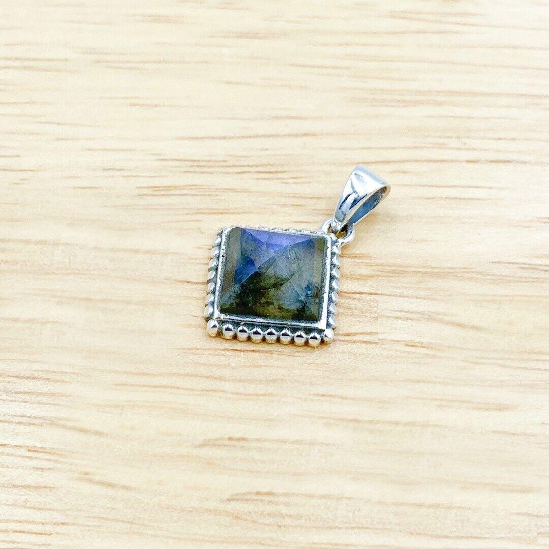 Labradorite Sterling Silver Pendant ( 736449 )
