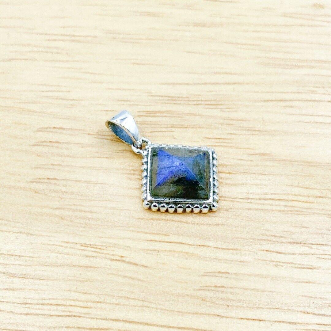 Labradorite Sterling Silver Pendant ( 736449 )