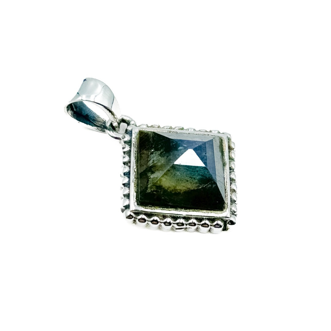 Labradorite Sterling Silver Pendant ( 736449 )