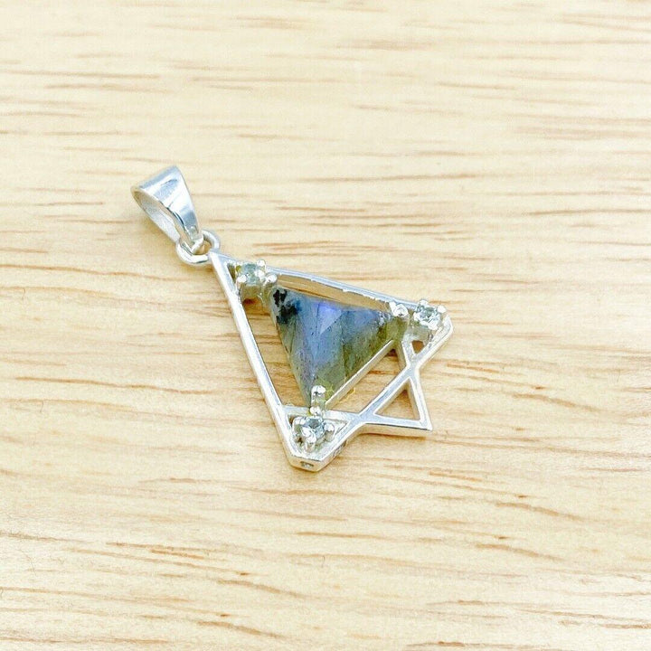 Labradorite Sterling Silver Pendant ( 260947 )