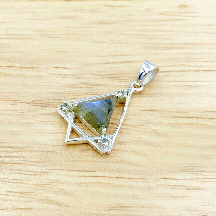 Labradorite Sterling Silver Pendant ( 260947 )