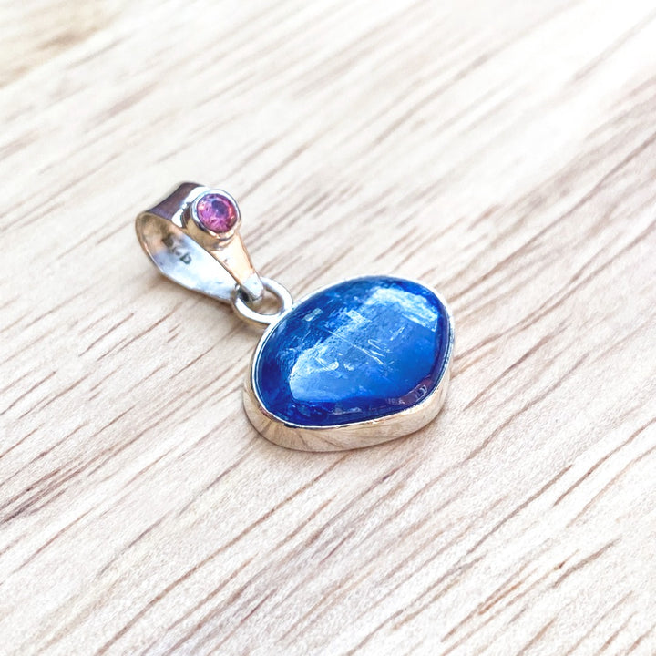 Kyanite Heart Shape Sterling Silver Pendant ( 53090 )