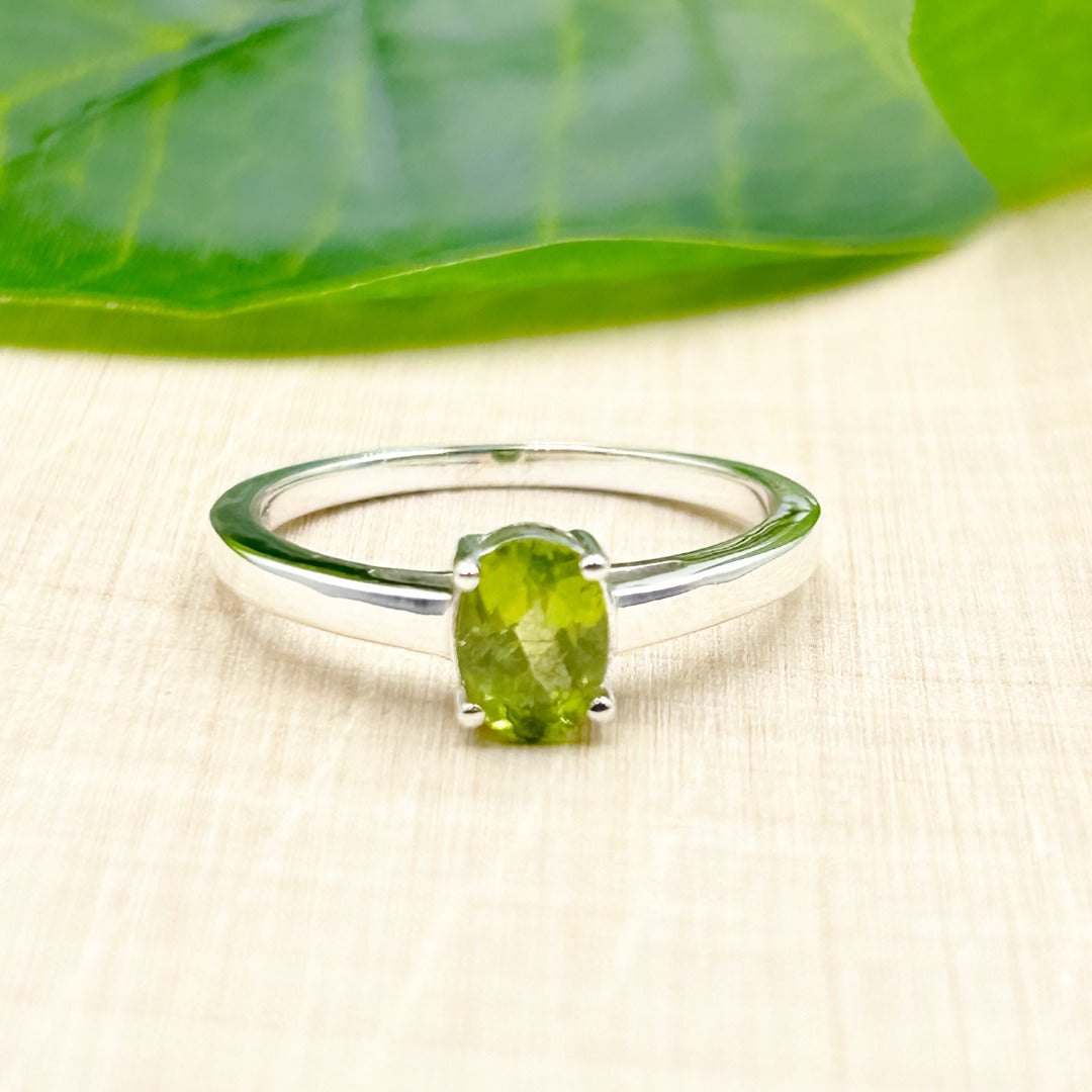Peridot Oval 7x5 Sterling Silver Ring Size 9