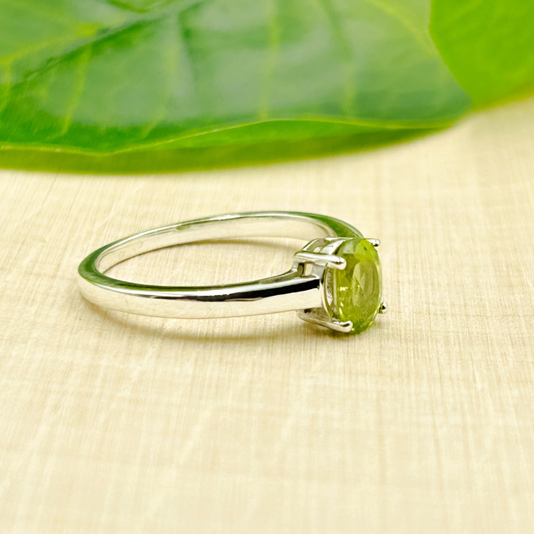 Peridot Oval 7x5 Sterling Silver Ring Size 8